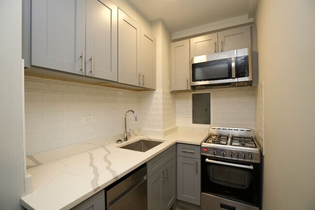 Foto del edificio - 545 W Belmont Ave