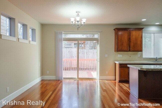 Foto del edificio - 3 br, 2.5 bath House - 5879 NW Lark Meadow...