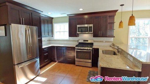 Building Photo - 1498 Deerwood Dr