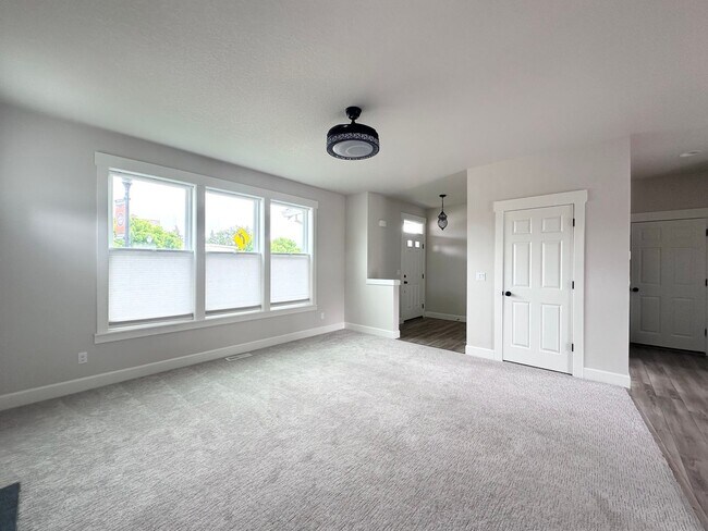 Foto del edificio - Oregon City Home 3 Bed 2.5 Bath w/ Double ...