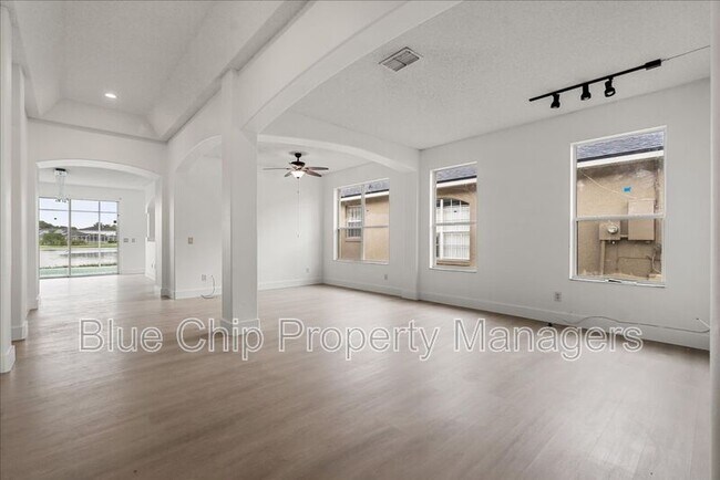 Foto del edificio - 1923 Bridgeview Cir