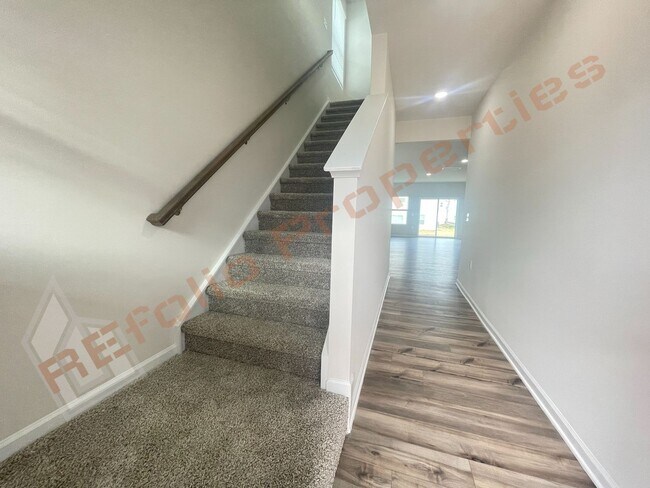 Building Photo - 127 Tourmaline Hl Dr