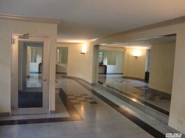 Foto del edificio - 63-60 102nd St