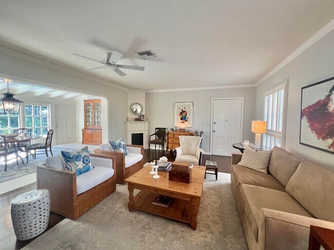 Foto del edificio - 230 Colonial Ln