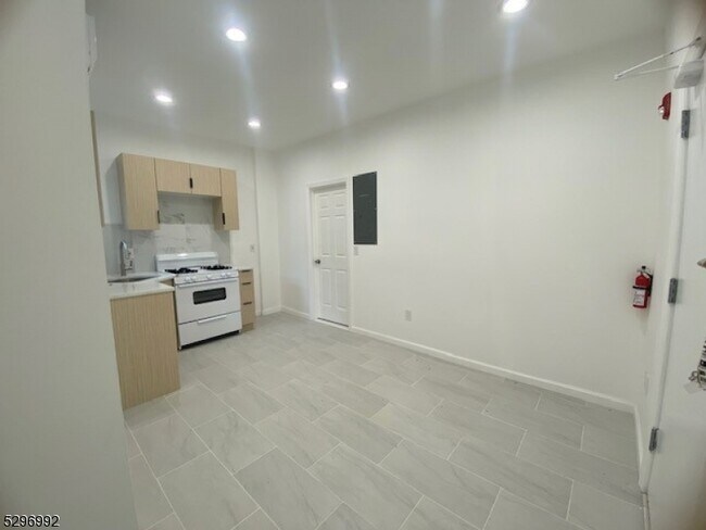 Building Photo - 40 Speedwell Ave