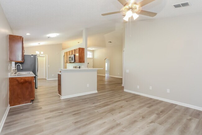 Building Photo - 11626 Kings Ridge Ct N