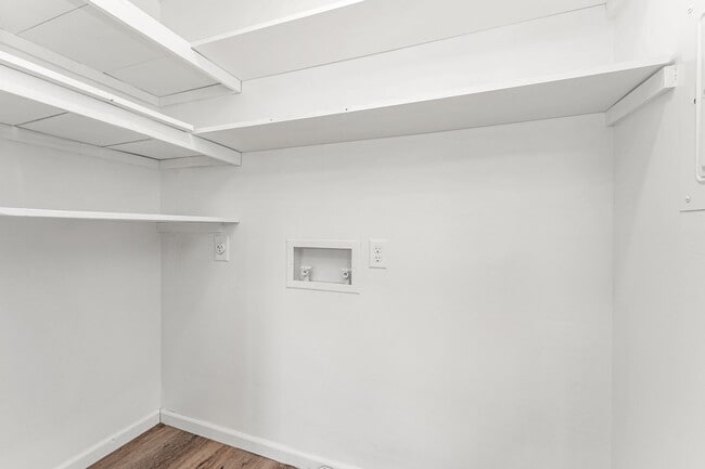 Building Photo - Hickory Village 55 Plus, LLC - 3700 E Cherry St Springfield, MO 65809