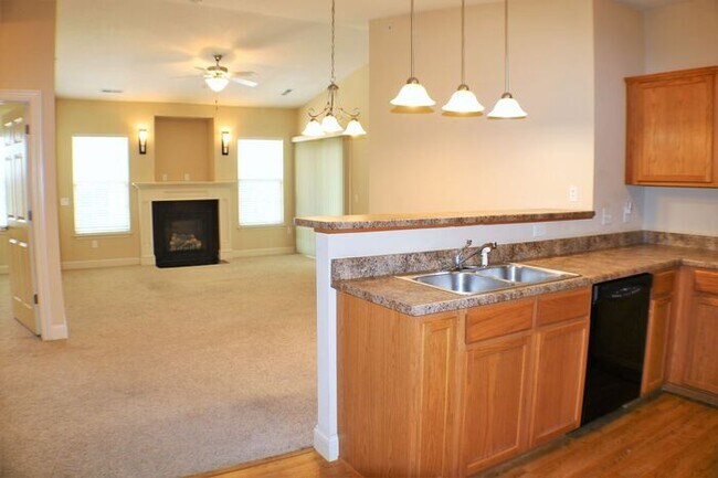 Building Photo - 600 Grandview Ct