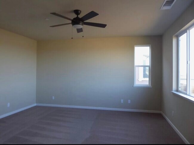 Foto del edificio - 4412 Needlegrass Dr