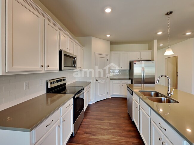 Building Photo - 788 Carnaby Ln