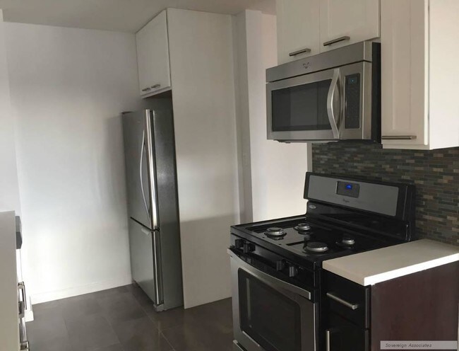 Building Photo - 150 W 225th St