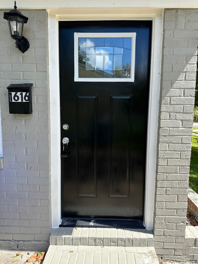 Building Photo - 1616 Bourbon Ave