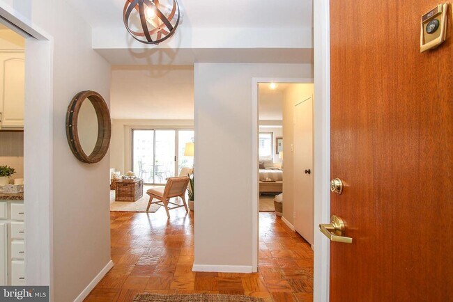 Foto del edificio - 730 24th St NW