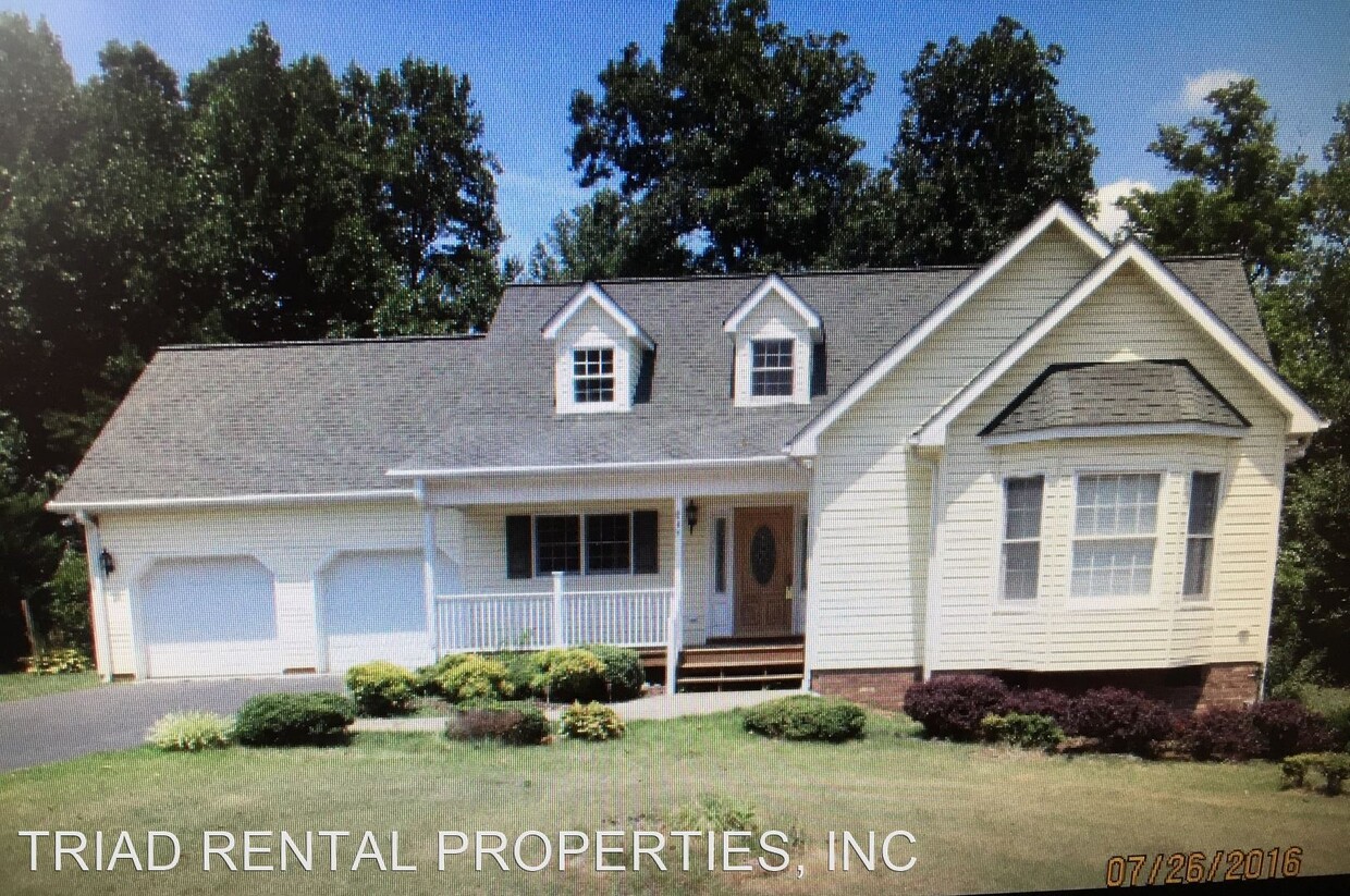 Primary Photo - 4 br, 2 bath House - 815 OLD CASTLE ROAD