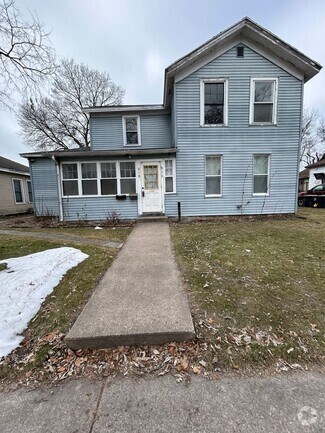 Building Photo - 818 5th Ave S