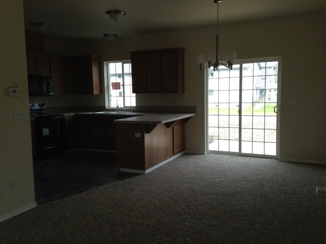 Building Photo - Like New 4 Bedroom home in Eatonville
