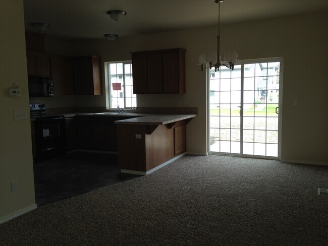 Foto del edificio - Like New 4 Bedroom home in Eatonville