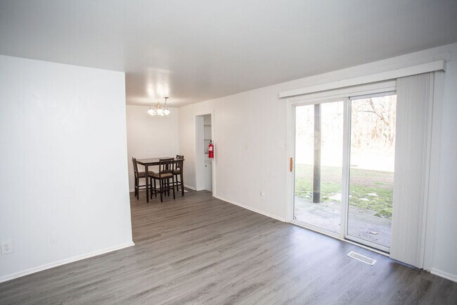 Building Photo - 1151 Woodlane Rd
