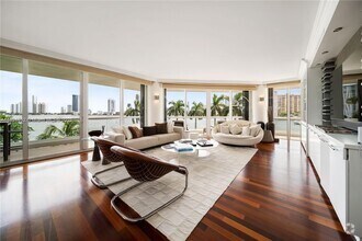 Building Photo - 2600 Island Blvd