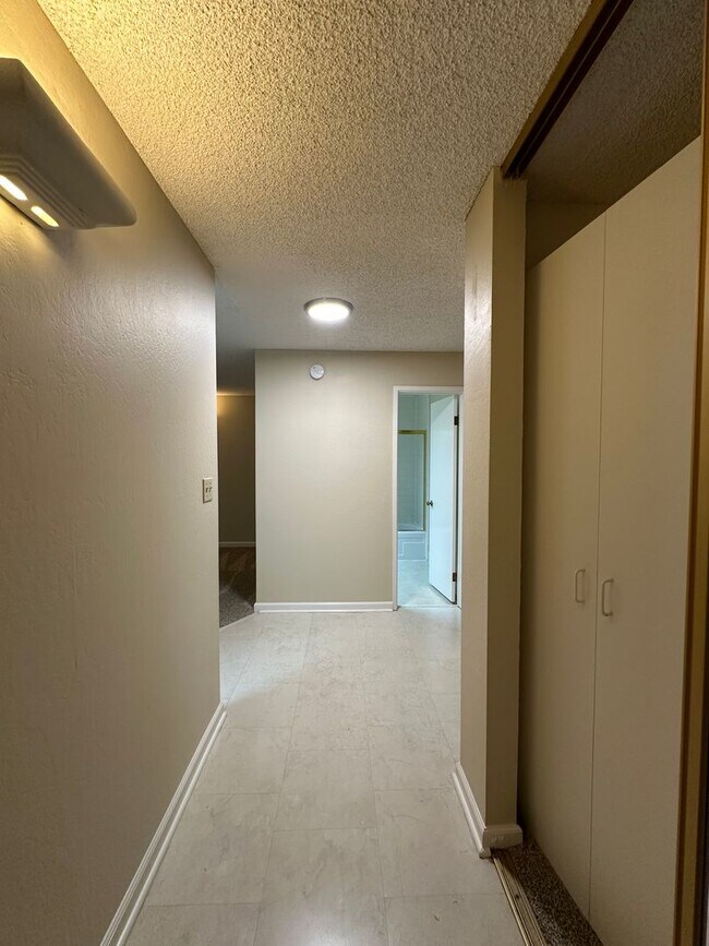 Foto del edificio - 2 bedroom, 1 bath condo in Mountain View