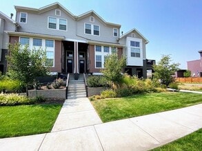 Building Photo - 5447 Valentia St