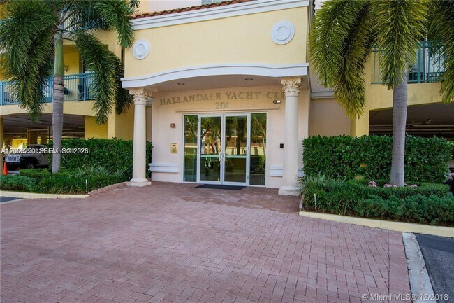 Foto del edificio - 201 Golden Isles Dr