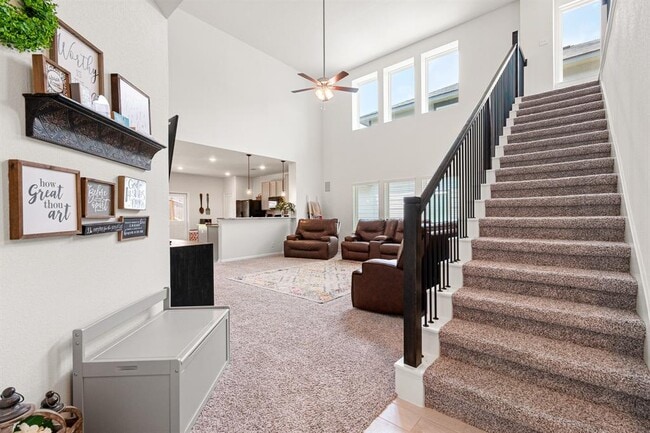 Building Photo - 5872 Strawflower Ln