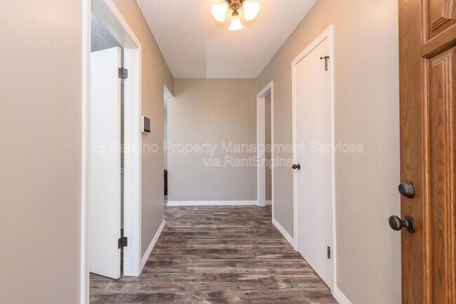 Foto del edificio - 14702 La Fonda Dr