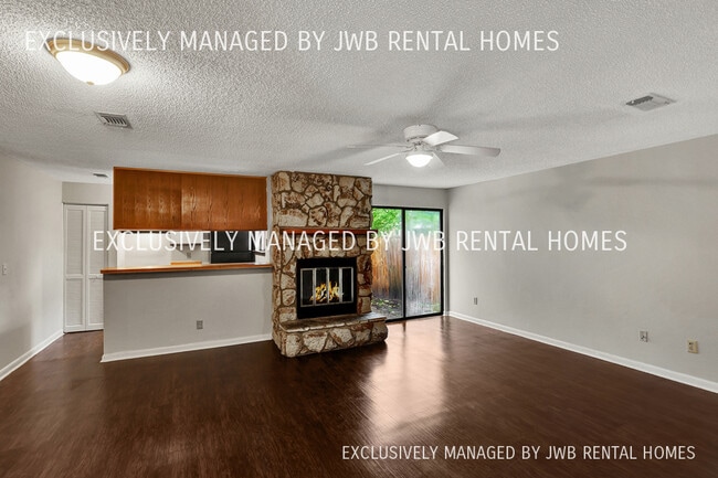 Foto del edificio - 6632 Periwinkle Dr