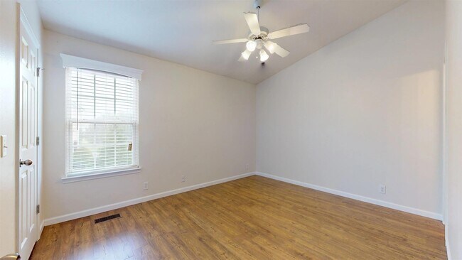 Building Photo - 124 Oak Valley Cir