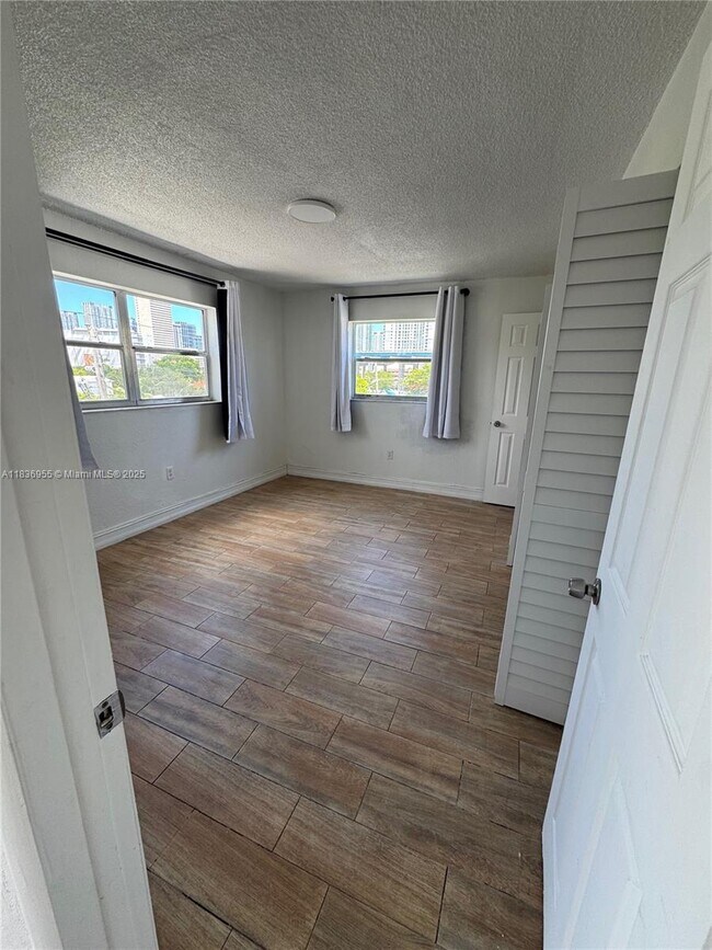 Foto del edificio - 444 SW 4th St