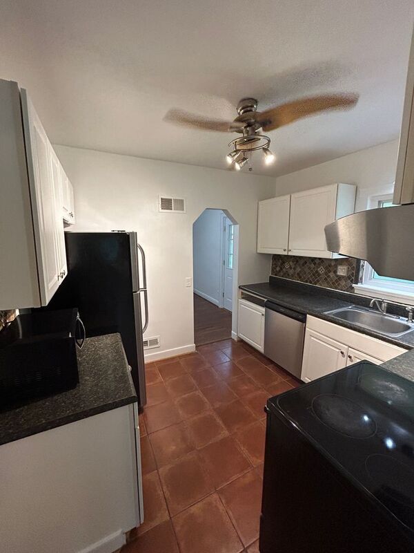 Building Photo - 7501 Tanglewood Rd