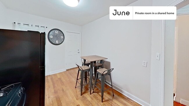 Building Photo - Private bedroom in 4 bed/1 bath Home