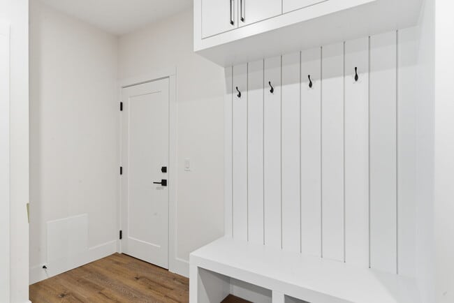 Building Photo - 3517 42 St SW