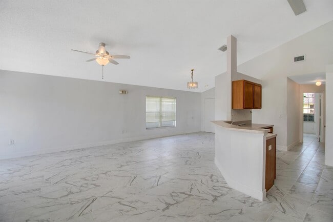 Building Photo - 236 Langham Dr