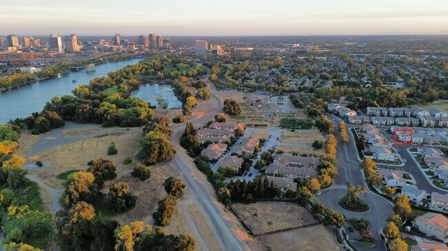 Foto del edificio - 613 Barrett Lk Rd
