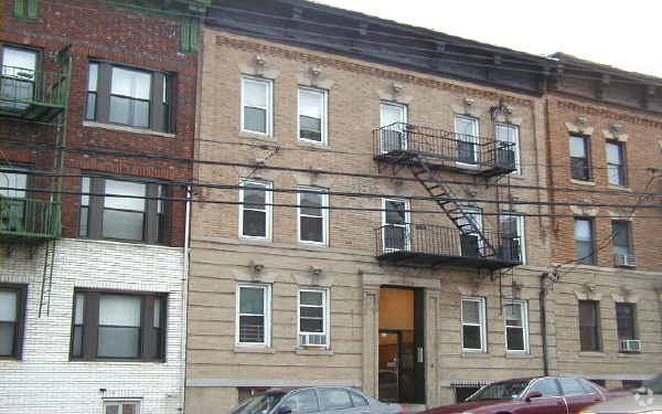 Building Photo - 44 Broadway