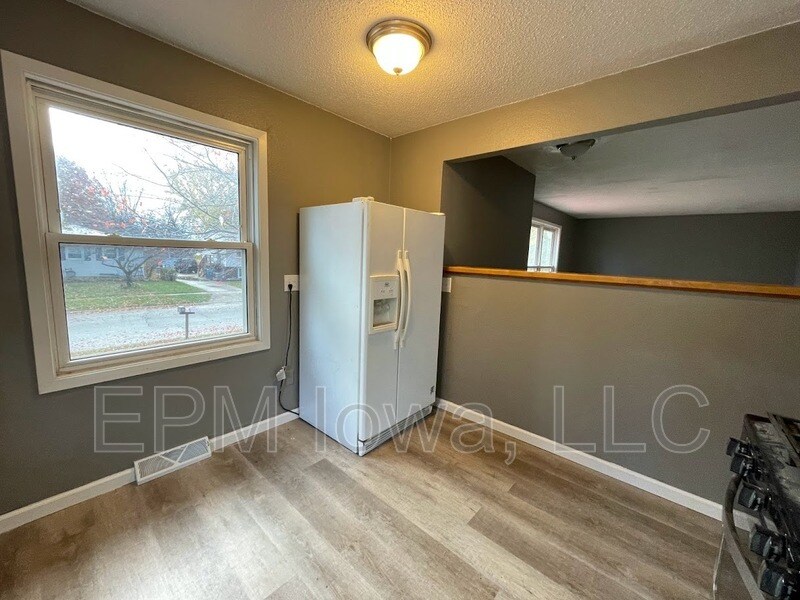 Primary Photo - 1242 Edgewood Dr