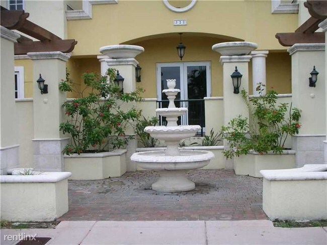 Building Photo - 322 Madeira Ave