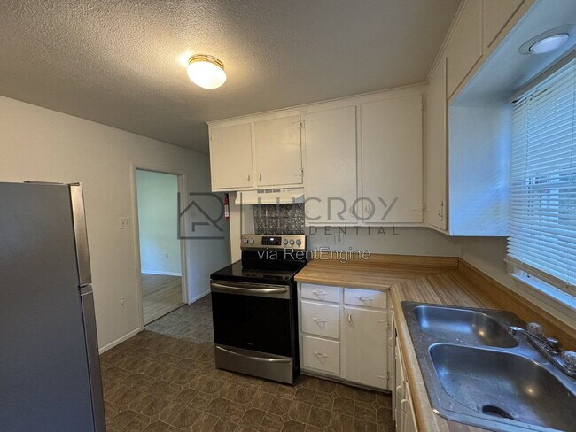 Foto del edificio - 2716 Woodside Dr
