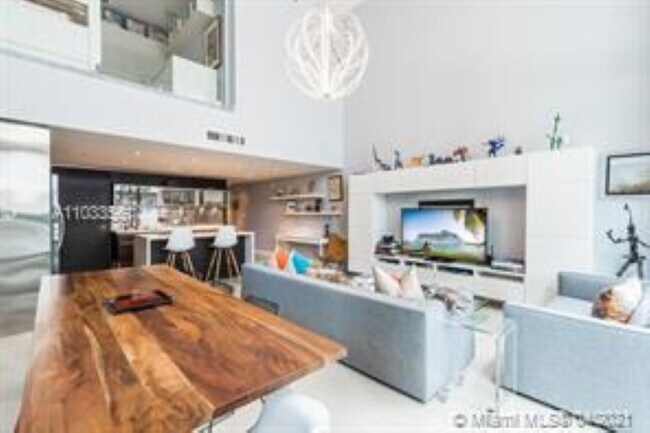 Building Photo - 6000 Collins Ave