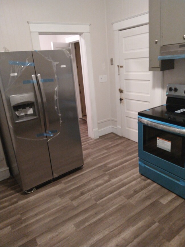 Appliances - 509 S Commerce St