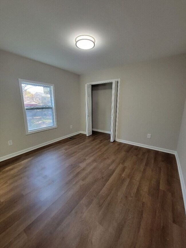 Building Photo - 2219 Celia Ave...Avail Now!!! 4 bed 3 bath...