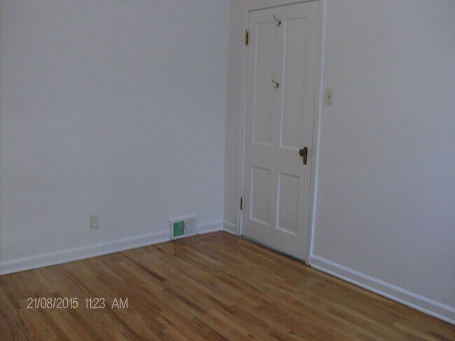 Foto del edificio - 1083 E 3rd Ave