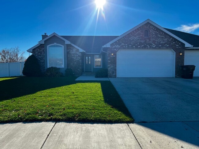 Building Photo - 8800 Midvale Rd