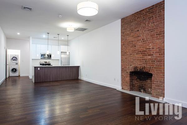 Foto del edificio - East Village 3 Bdr/2 Bath Duplex with Private Garden & Condo Finishes!