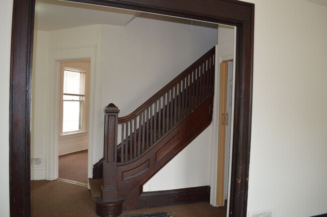Foto del edificio - Beautiful 5BD/1BA home across from Lake Me...