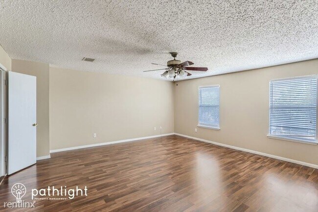 Building Photo - 3 br, 2.5 bath House - 1405 Knottingham Dr...