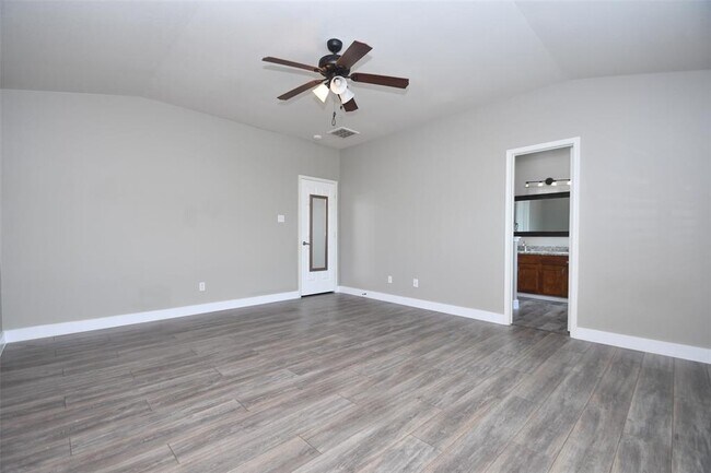 Foto del edificio - 24406 Lakecrest Village Dr