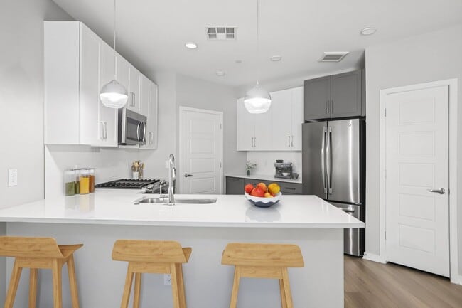 Interior Photo - Onyx North Central